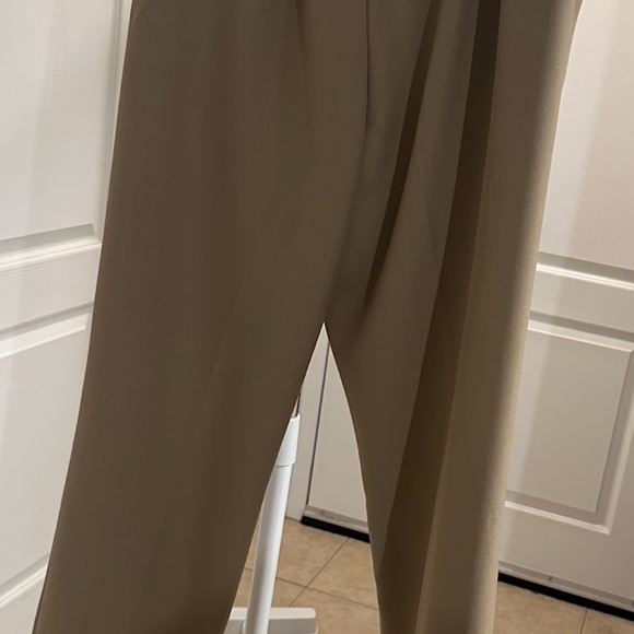 Alfred Dunner Size 6P Tan Pull On Pants LIKE NEW - Picture 4 of 5